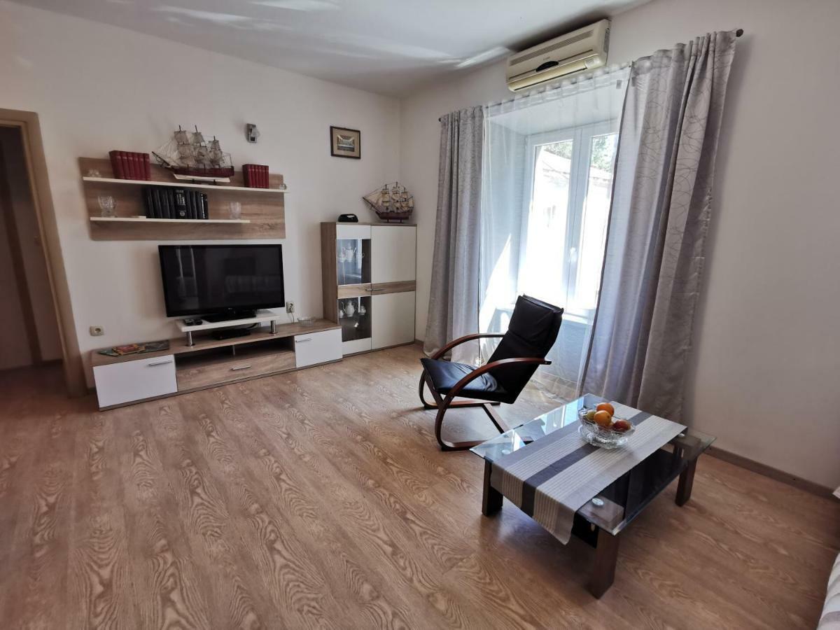 Big And Spacious Apartment In The Heart Of Omiš Extérieur photo